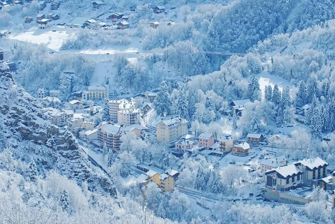 Pensee Des Alpes 2 Etoiles Ski And Spa ブリッド・レ・バン エクステリア 写真